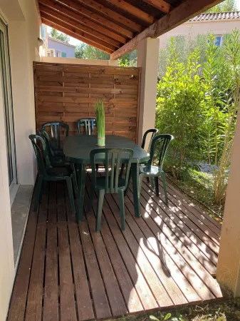 House in Drôme provençale Отели в г. Ньон