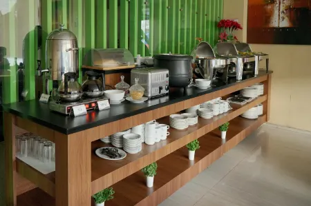 Aswin Hotel Отели в г. Makassar District