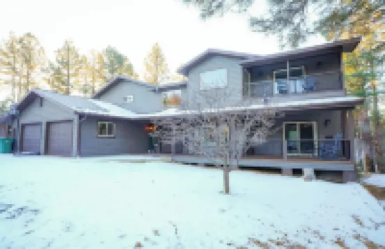 Luxury Cabin for all ages in charming Show Low!