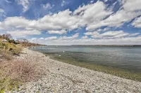 Waterfront Portsmouth Cottage: 8 Mi. From Newport! - Kylpylä