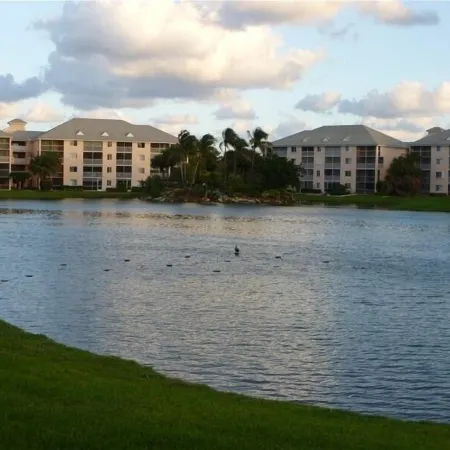 2BR Comfortable Condo with Easy Beach Access