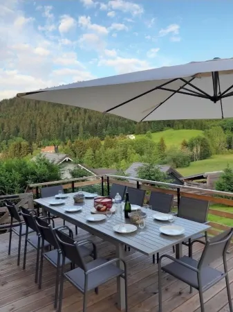 CHALET NEAR THE TRACKS AND LAKE GERARDMER Отели рядом с достопримечательностью «Camping Verte Vallée : dans les Vosges proche Gérardmer avec piscine et gîtes»