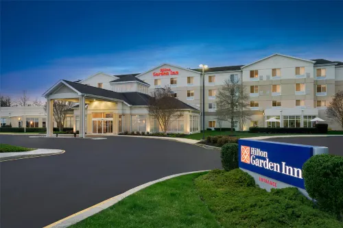 Hilton Garden Inn Dover - parking