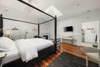 The Bloomfield Inn Hotels in Bloomfield