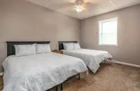 Hidden Emerald open floor plan/ Remodeled Apartment