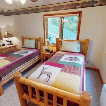 Superior Sanctuary on Lake Superior. Just 6 mi from Lutsen Mountain ski resort!