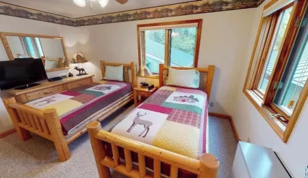 Superior Sanctuary on Lake Superior. Just 6 mi from Lutsen Mountain ski resort!