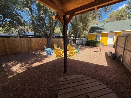 Downtown Quartet - 4 Bungalows w/Fenced Yards, AC, W/D, Smart TVs, & Speedy WiFi