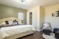 Cozy Pool Staycation Getaway Hotels near Golden Glide Skating Rink
