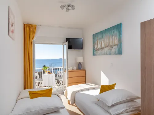 2 room apartment with hot tub Hotels in Mlini