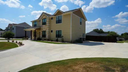 7 Bedroom 7.5 Bathroom Villa Close to Tarleton State & Perfect for Large Groups