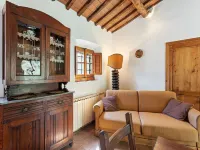 Elegant 2-Bedroom Holiday Home in Tuscan.