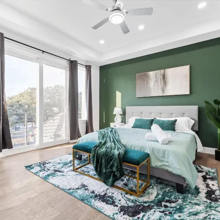 Luxurious 3 Bed3 Bath Near Downtown Houston
