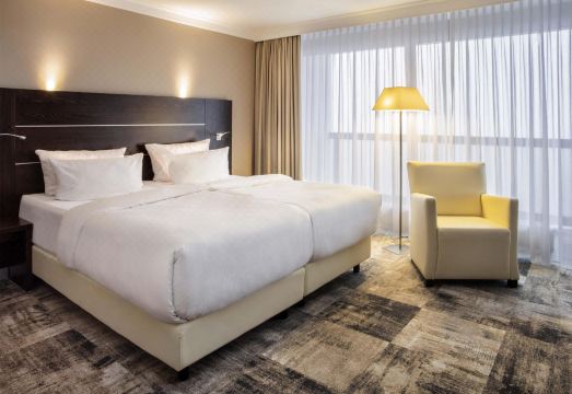 2. 머큐어 호텔 뤼..