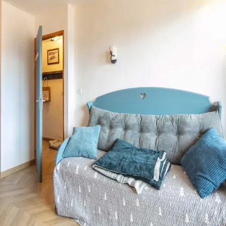 Apartment in France with Pool & Mountain Views Отели в г. Модан