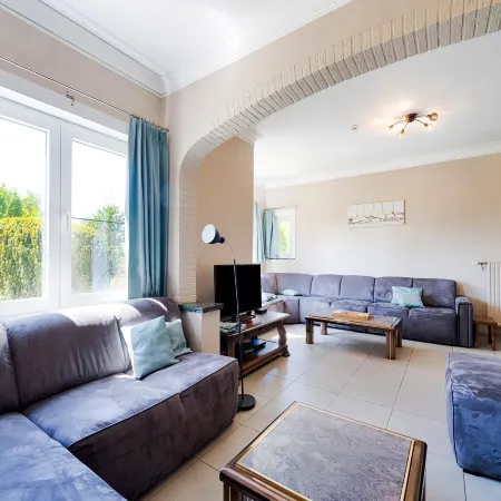 Villa Borgloon with Blossom View and Hot Tub Hotels in Borgloon