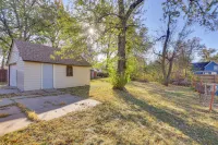 3 Mi to Golf - Beatrice Vacation Home!