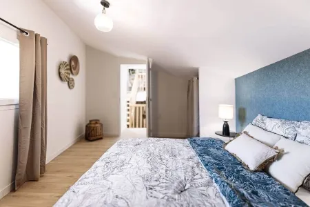 Cozy duplex - patio - sleeps 6 - historic village