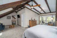 The Grande Lodge- Riverfront, Fiber, HotTub, Fish, DogOK, Game Room, Movie Room