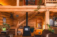 Gorgeous Log Home - Stunning Views, Hot Tub, Fire Pit,  Infrared Sauna, & Trail