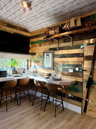 Willow Court Farm Studio West & Petting Farm, 8 Mins to Legoland & Windsor, 15 Mins to Lapland UK Отели в г. Виндзор