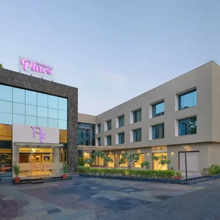 Regenta Place Ahmedabad Отели рядом с достопримечательностью «Торговый центр Alpha One»