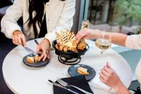 The Marquette Hotel, Curio Collection by Hilton - Breakfast