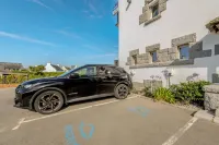 The Originals City, Hôtel Armen le Triton, Roscoff - parking