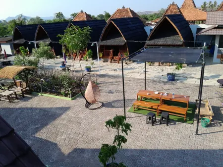 Villa Algia Ciletuh Отели в г. Ciemas