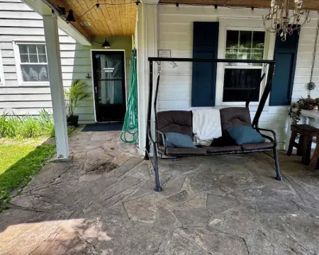 1 Bedroom Suite: Kitchenette, Parking, Central - Upper Level Hotels in Carleton Place