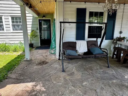 1 Bedroom Suite: Kitchenette, Parking, Central - Upper Level