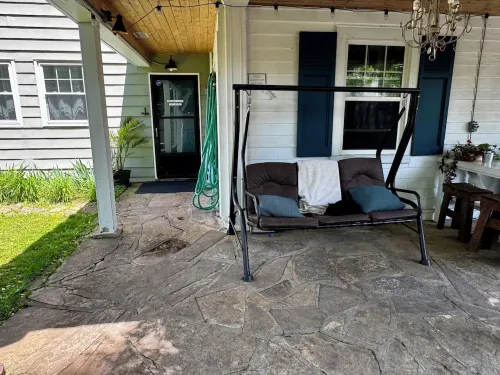 1 Bedroom Suite: Kitchenette, Parking, Central - Upper Level