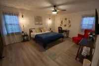 Welcome to “Persimmon Grove” the Cozy Farmhouse with Modern Amenities Hotels in Cumberland County