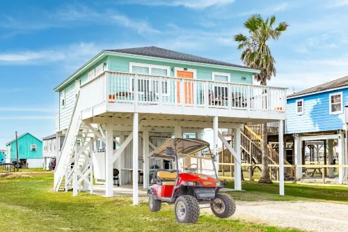 Pet Friendly - Walk to the Warm October Waters of the Gulf, Cozy Home Hotel a Surfside Beach