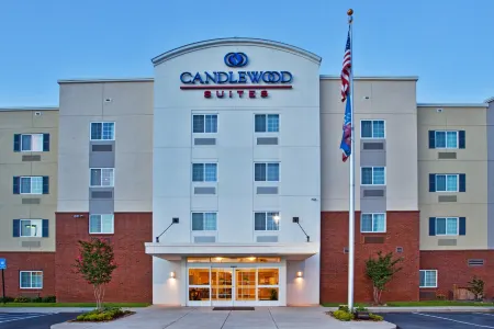 Candlewood Suites Columbus - Fort Benning Отели рядом с достопримечательностью «Columbus State University Department of Theater»