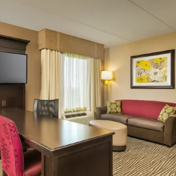 Hampton Inn & Suites Chattanooga/Hamilton Place Отели рядом с достопримечательностью «Торговый центр Hamilton Place»