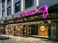 Moxy Seattle Downtown Hotels near Climate Pledge Arena