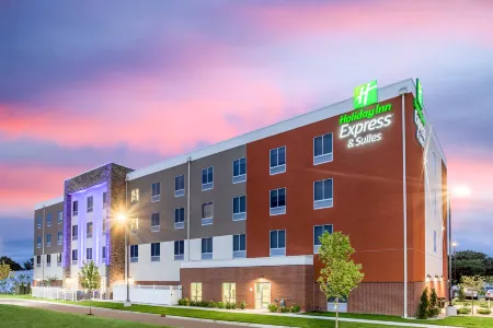 Holiday Inn Express & Suites Ottawa Отели в г. Нейплейт