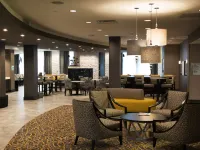 Holiday Inn Express & Suites MADISON CENTRAL by IHG Hotel berhampiran Dataran Capitol