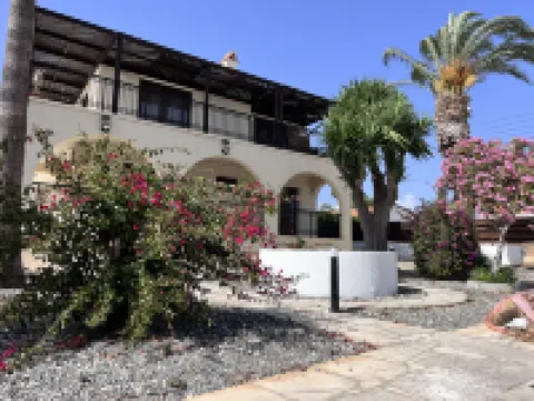 Charming Erimi Villa with Private Pool and Garden View โรงแรมใน