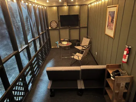 Sunset Hill, rustic retreat just minutes from the town of New Market