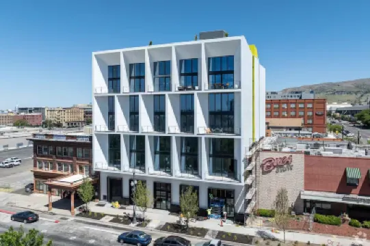 2br-SLC DT Relaxing Apt King bed Hotels in 