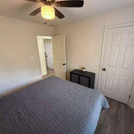 Spacious 5-bedroom house with WiFi, AC in charming Front Royal