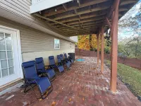 Spacious 5-bedroom house with WiFi, AC in charming Front Royal