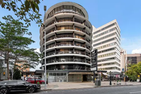 Madison Tower Mill Hotel Отели рядом с достопримечательностью «The Old Windmill»