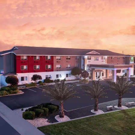 Holiday Inn Express Redding North, an IHG Hotel