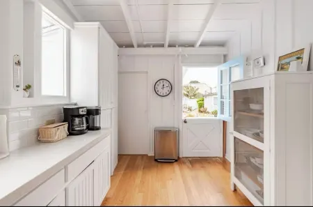 Carpinteria Beach Front Bungalow Отели рядом с достопримечательностью «Карпинтерия Сити Бич»