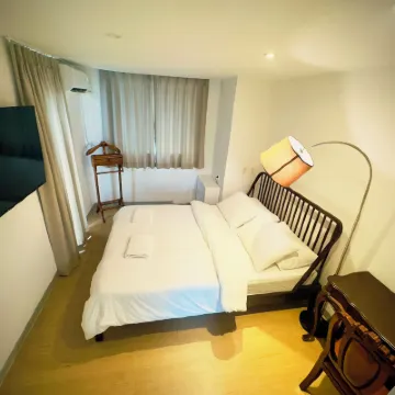 Hostel Fellaz Hotels near Sinsa-dong