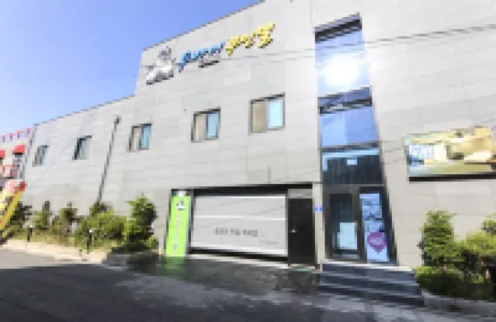 Gunsan Dubai Drive-in Motel Hotels near Gyeongamdong Railroad Town