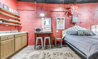 Cozy Single at The Strand